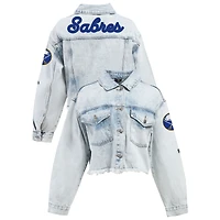 Veste en jean courte boutonnée à bords francs et ourlet brut chenille de la marque Hype and Vice Denim Buffalo Sabres pour femme