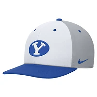 Casquette Nike Pro Performance Snapback pour homme BYU Cougars blanche/grise
