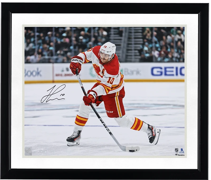 Photo de tir autographiée de Jonathan Huberdeau, joueur des Flames de Calgary (maillot blanc, 40 x 50 cm).