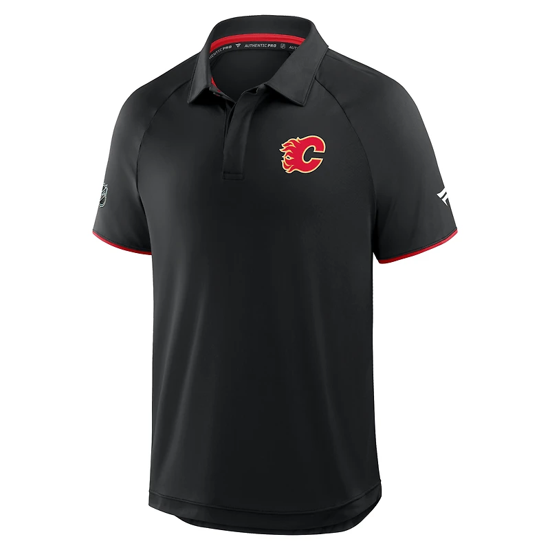 Polo raglan authentique Pro Rink Fanatics noir pour homme des Flames de Calgary