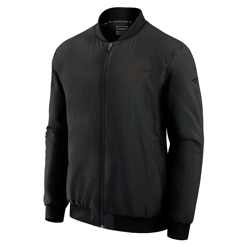 Blouson aviateur léger entièrement zippé Fanatics noir des Flames de Calgary Authentic Pro Road pour homme