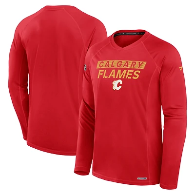 T-shirt à manches longues authentique Pro Rink Tech rouge Calgary Flames Fanatics pour homme