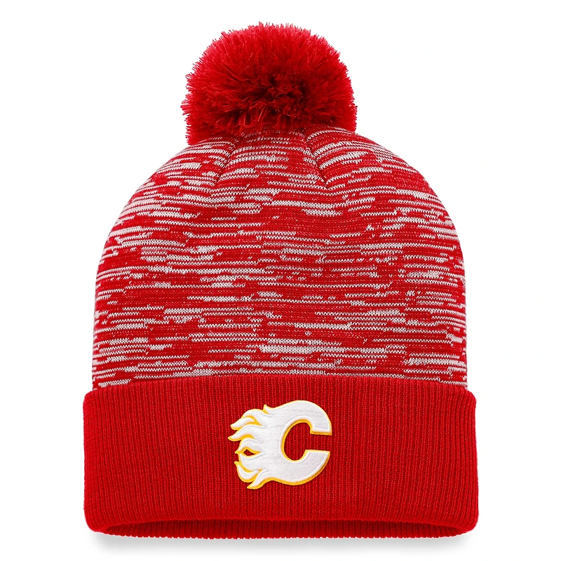 Bonnet en tricot à revers Fanatics Red Calgary Flames Defender pour hommes avec pompon