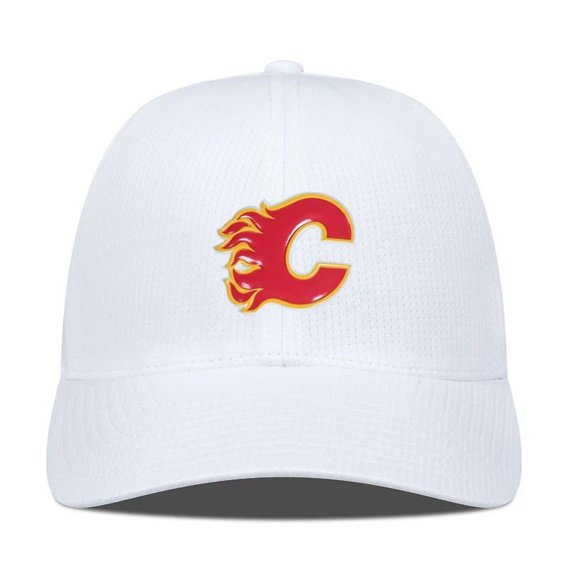 Casquette ajustable structurée Zephyr Insignia Core pour homme des Flames de Calgary de Levelwear, blanche