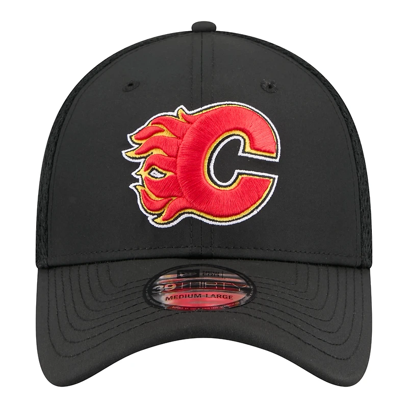 Casquette New Era Flex noire pour homme, logo des Flames de Calgary, modèle 39THIRTY