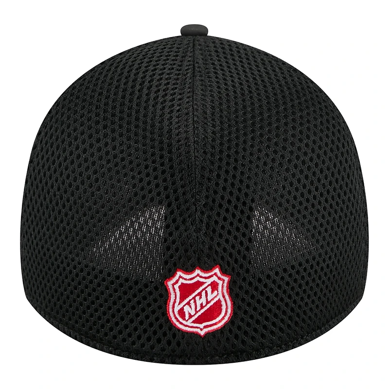 Men's New Era Black Calgary Flames Logo 39THIRTY Flex Hat