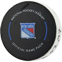 Nazem Kadri, rondelle de but utilisée par les Flames de Calgary contre les Rangers de New York le 18 mars 2025