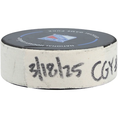 Nazem Kadri, rondelle de but utilisée par les Flames de Calgary contre les Rangers de New York le 18 mars 2025