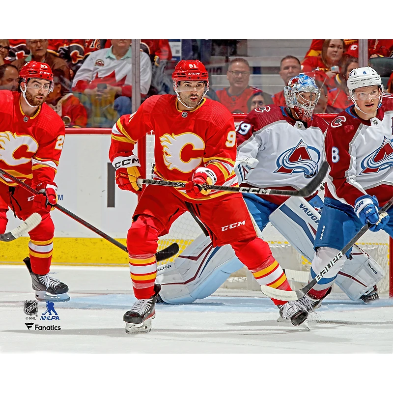 Nazem Kadri, joueur non signé des Flames de Calgary dans la zone offensive