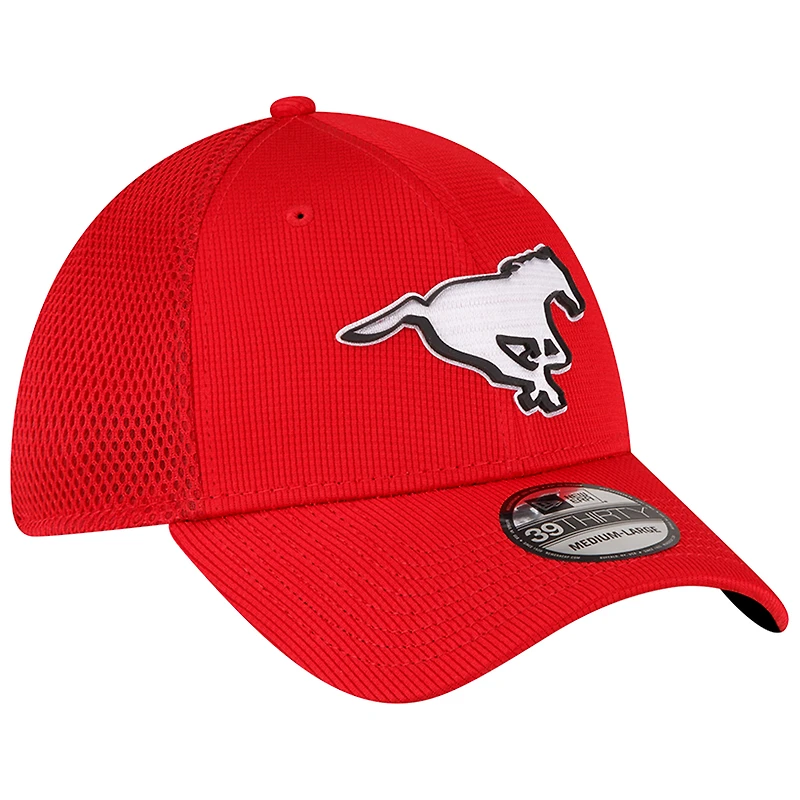 Casquette Flexline 39THIRTY Sideline des Stampeders de Calgary New Era rouge pour homme