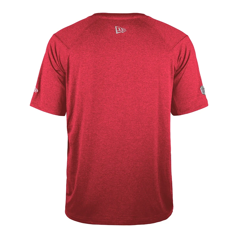T-shirt de performance universitaire 5th & Ocean by New Era des Stampeders Calgary rouge pour homme