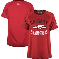T-shirt raglan Performance pour femme, rouge, Calgary Stampeders Sideline Circuit de New Era
