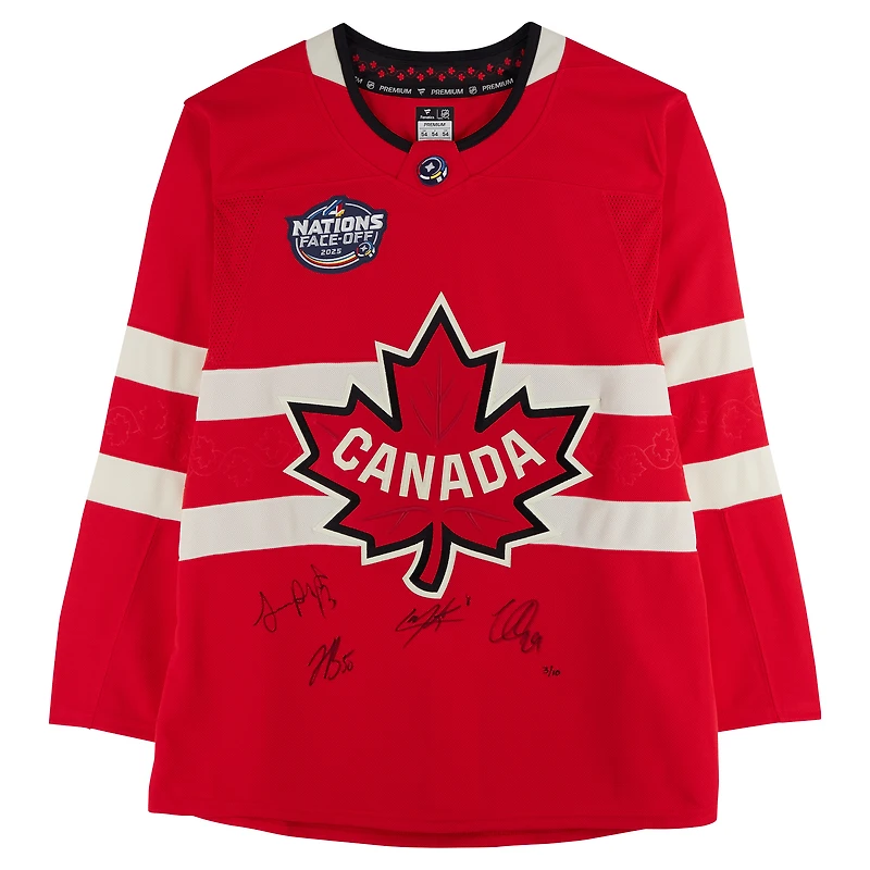 Maillot rouge premium autographié par Nathan MacKinnon, Cale Makar, Sam Reinhart et Jordan Binnington Canada pour le tournoi des 4 Nations - Édition limitée à 10 exemplaires