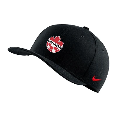Nike noir Canada Soccer pour hommes avec logo principal Swoosh Performance Flex - Casquette