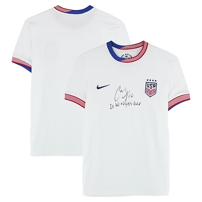 Maillot Nike blanc 2024 autographié par Carli Lloyd de l'USWNT avec inscription « Double championne du monde et championne olympique » - Signature sur le devant