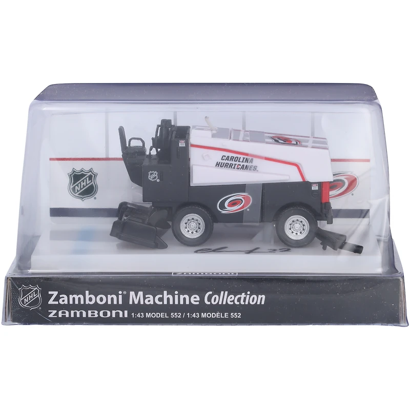 Zamboni moulée sous pression autographiée à l'échelle 1:43 par Andrei Svechnikov des Hurricanes de la Caroline