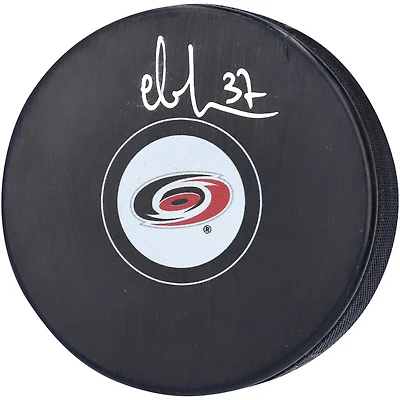 Rondelle de hockey autographiée par Andrei Svechnikov des Hurricanes de la Caroline