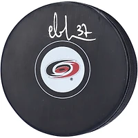 Rondelle de hockey autographiée par Andrei Svechnikov des Hurricanes de la Caroline