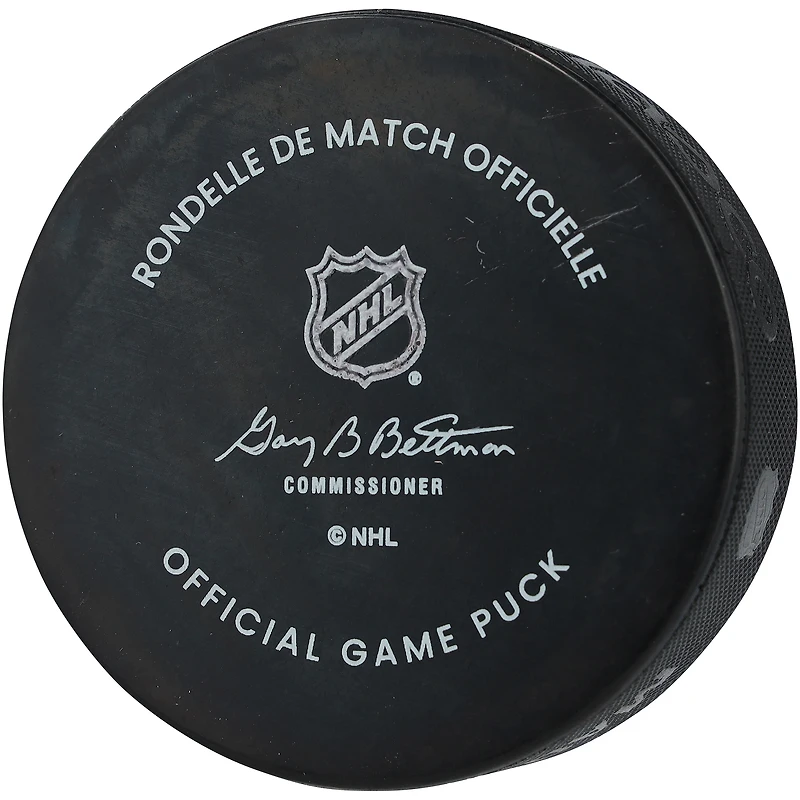 Rondelle de match officielle autographiée par Andrei Svechnikov des Hurricanes de la Caroline avec inscription « Caniacs »