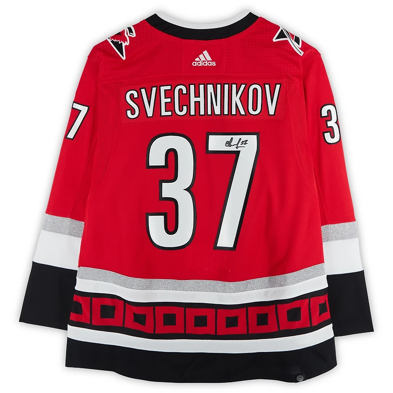 Maillot adidas rouge autographié par Andrei Svechnikov pour le 25e anniversaire des Hurricanes de la Caroline