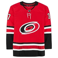 Maillot authentique adidas autographié par Andrei Svechnikov des Hurricanes de la Caroline rouge