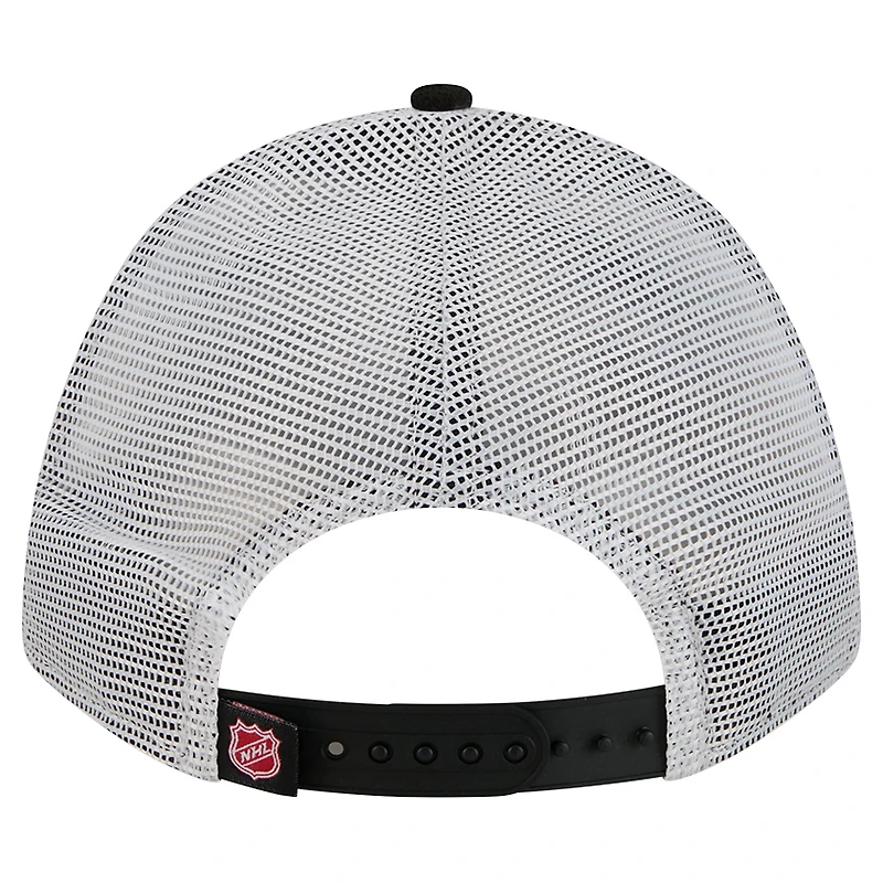 Casquette de camionneur ajustable 9FORTY A-Frame M-Crown pour homme, motif chaussettes de hockey noir/rouge des Hurricanes de la Caroline de New Era