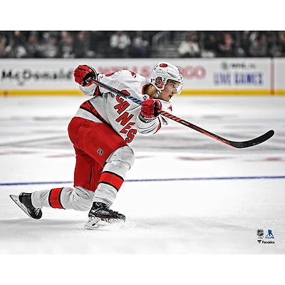 Photographie non signée du maillot blanc de Sebastian Aho pour le tournage des Carolina Hurricanes
