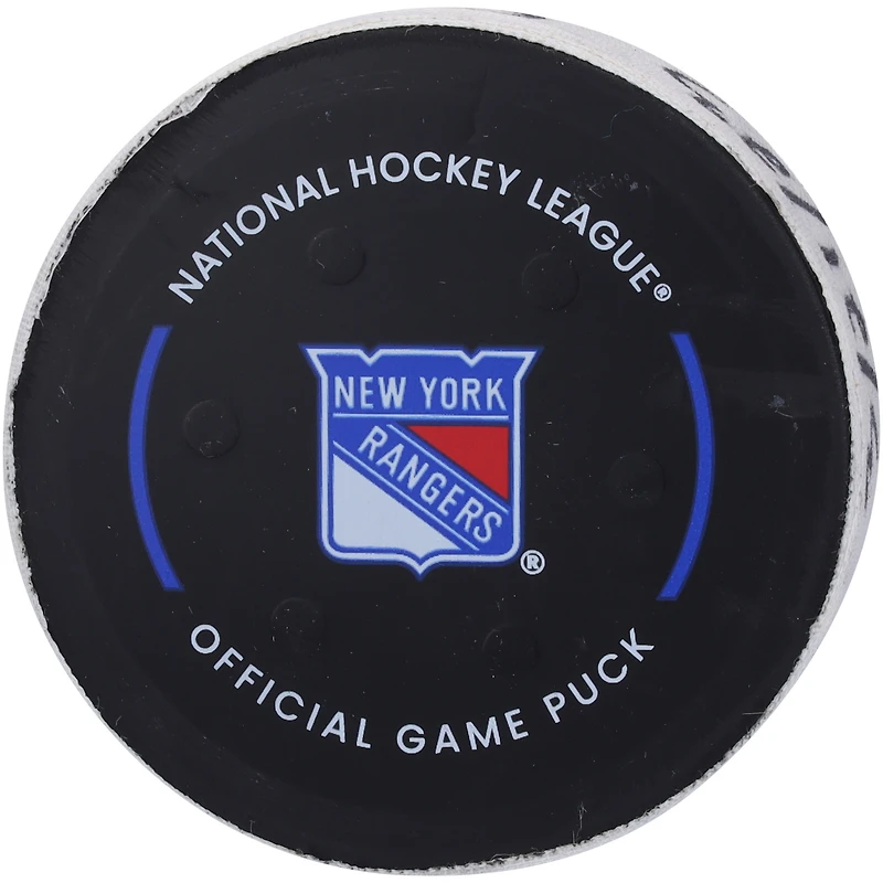 Rondelle de but utilisée par Teuvo Teravainen pour les Hurricanes de la Caroline le 21 mars 2023 contre les Rangers de New York