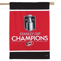 Bannière verticale double face WinCraft Hurricanes de la Caroline, champions de la Coupe Stanley 2026, 28 po x 40 po