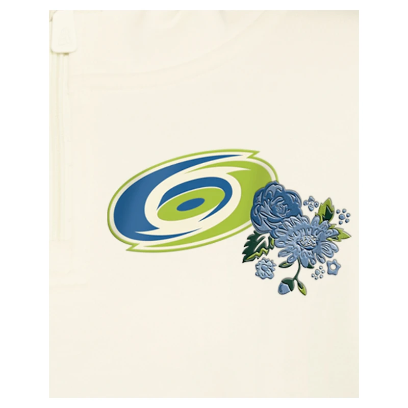 Sweat à capuche court imprimé floral Glam Game de la marque New Era pour femme, couleur crème, des Hurricanes Caroline