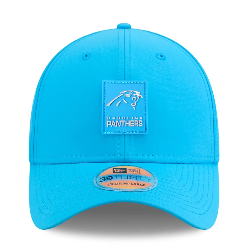 Casquette New Era bleue 39THIRTY Flex des Carolina Panthers 2025 Sideline pour homme