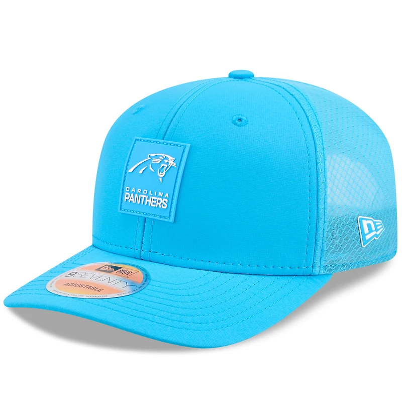 Casquette ajustable New Era bleue Carolina Panthers 2025 Sideline 9SEVENTY Trucker pour homme