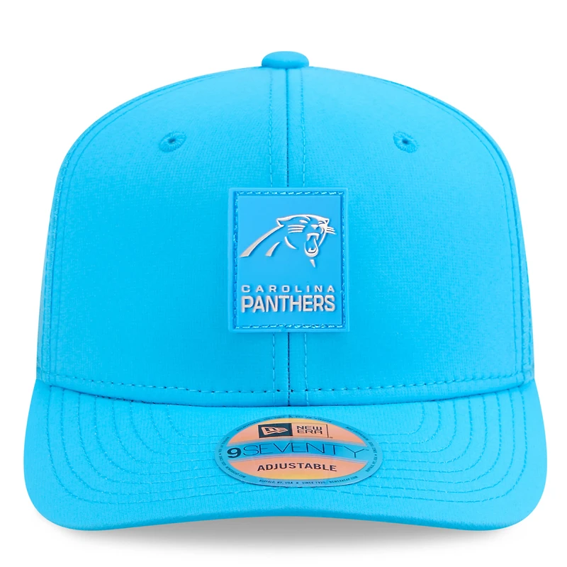 Casquette ajustable New Era bleue Carolina Panthers 2025 Sideline 9SEVENTY Trucker pour homme