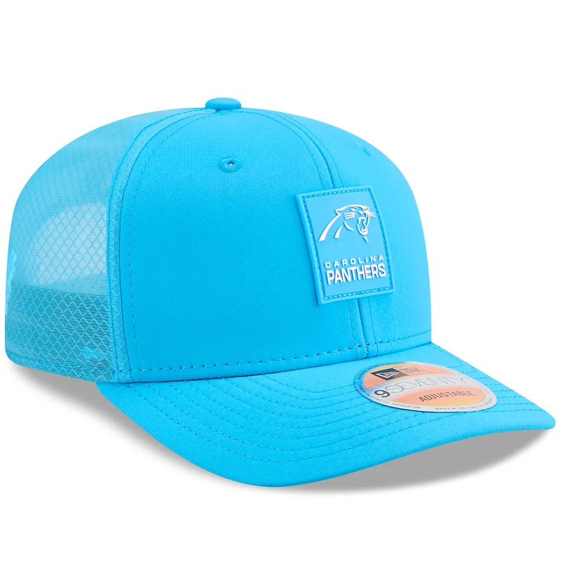 Casquette ajustable New Era bleue Carolina Panthers 2025 Sideline 9SEVENTY Trucker pour homme