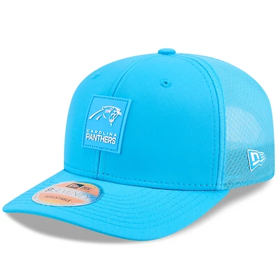 Casquette ajustable New Era bleue Carolina Panthers 2025 Sideline 9SEVENTY Trucker pour homme