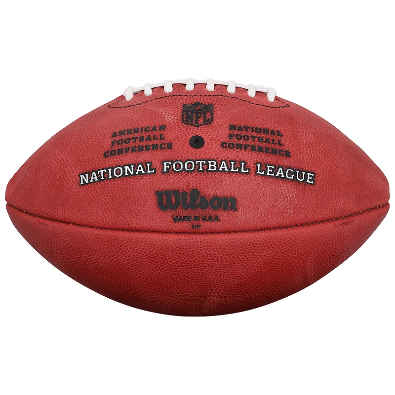 Ballon de football américain Duke en couleurs, autographié par Tetairoa McMillan des Panthers de la Caroline, avec inscription « 25 NFL OROY ».