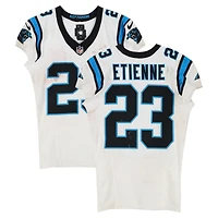 Maillot Nike blanc n° 23 de Trevor Etienne, utilisé lors du match des Carolina Panthers contre les Arizona Cardinals le 14 septembre 2025