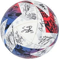 Ballon de soccer autographié du CF Montréal utilisé lors du match de la saison 2023 de la MLS avec 25 signatures - AE55894
