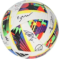 V106832 Ballon de soccer autographié du CF Montréal de la saison 2024 de la MLS avec 9 signatures - #1 16 Joel Waterman, Nathan Saliba, Jahkeele Marshall-Rutty, Alessandro Biello, Lassi Lappalainen, Kwadwo Opoku, Samuel Piette, Jonathan Sirois BALLON DE SOCCER AUTGU 45727 AUTGMUEQU MUSCBA0801