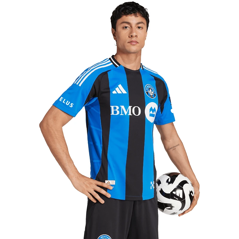 Maillot authentique adidas CF Montréal 2025 pour homme, bleu, avec patch original.