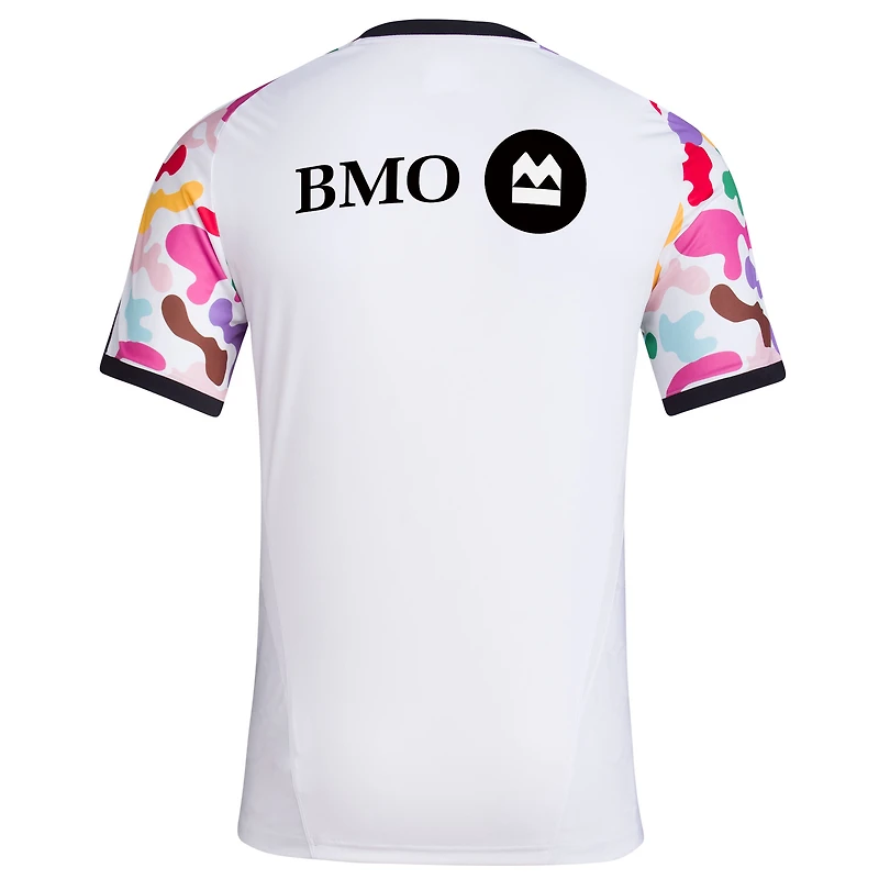 Haut d'avant-match Fierté Montréal 2023 CF adidas blanc pour homme