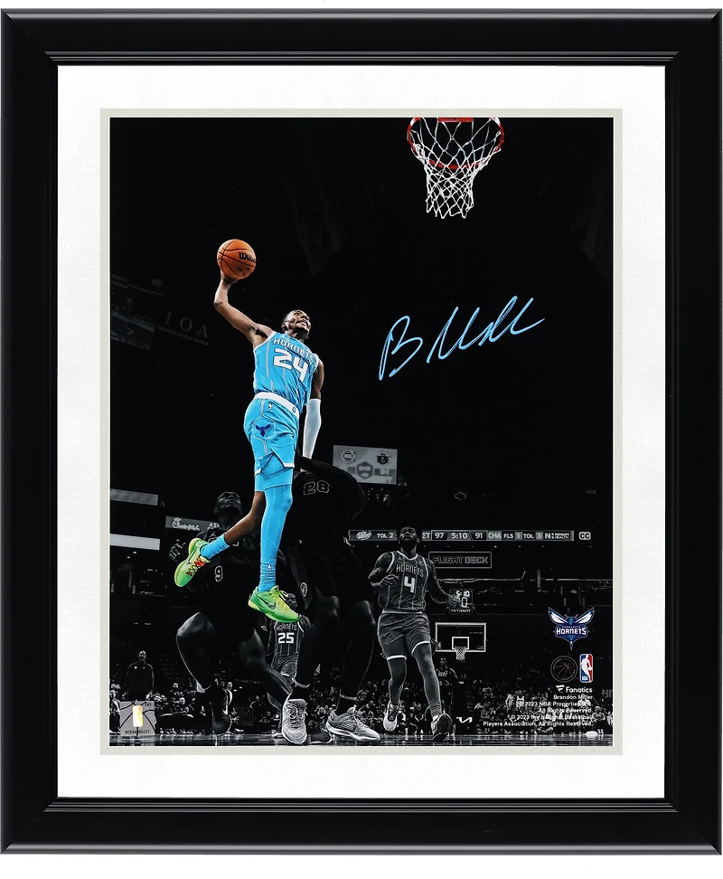 Photographie autographiée de 11"x 14" de Brandon Miller, dunk Spotlight des Charlotte Hornets