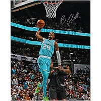 Photo dédicacée de Brandon Miller (Charlotte Hornets) - Dunk In (40,6 x 50,8 cm) - turquoise