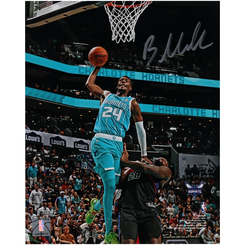 Photographie autographiée de Brandon Miller, Dunk de Charlotte Hornets, 8" x 10" en bleu sarcelle