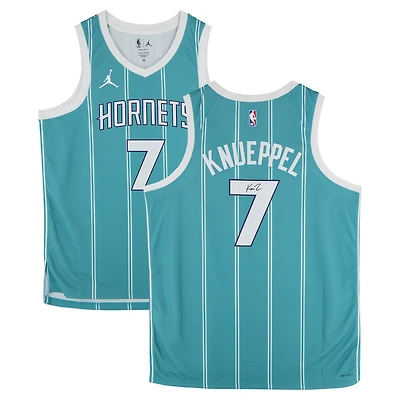 Maillot Swingman Jordan Brand Icon Edition turquoise autographié par Kon Knueppel des Charlotte Hornets