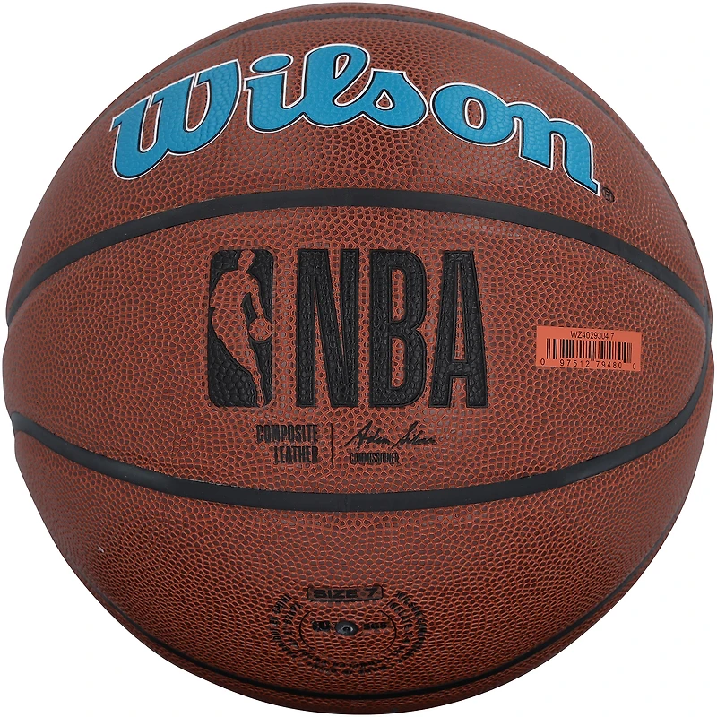 Ballon de basket-ball Wilson Team Alliance autographié par Kon Knueppel des Charlotte Hornets