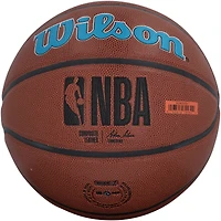 Ballon de basket-ball Wilson Team Alliance autographié par Kon Knueppel des Charlotte Hornets