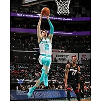 Photographie non signée du dunk des Charlotte Hornets contre le Miami Heat de LaMelo Ball