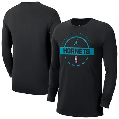 T-shirt d'entraînement à manches longues authentique noir Jordan Brand Charlotte Hornets pour homme