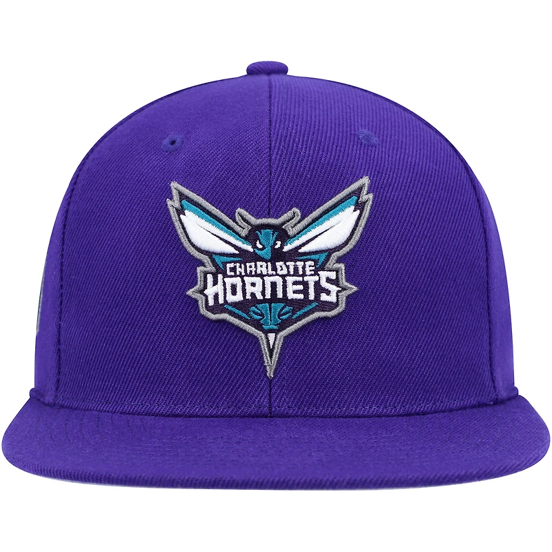 Casquette Snapback Charlotte Hornets Side Core 2.0 violette Mitchell & Ness pour hommes
